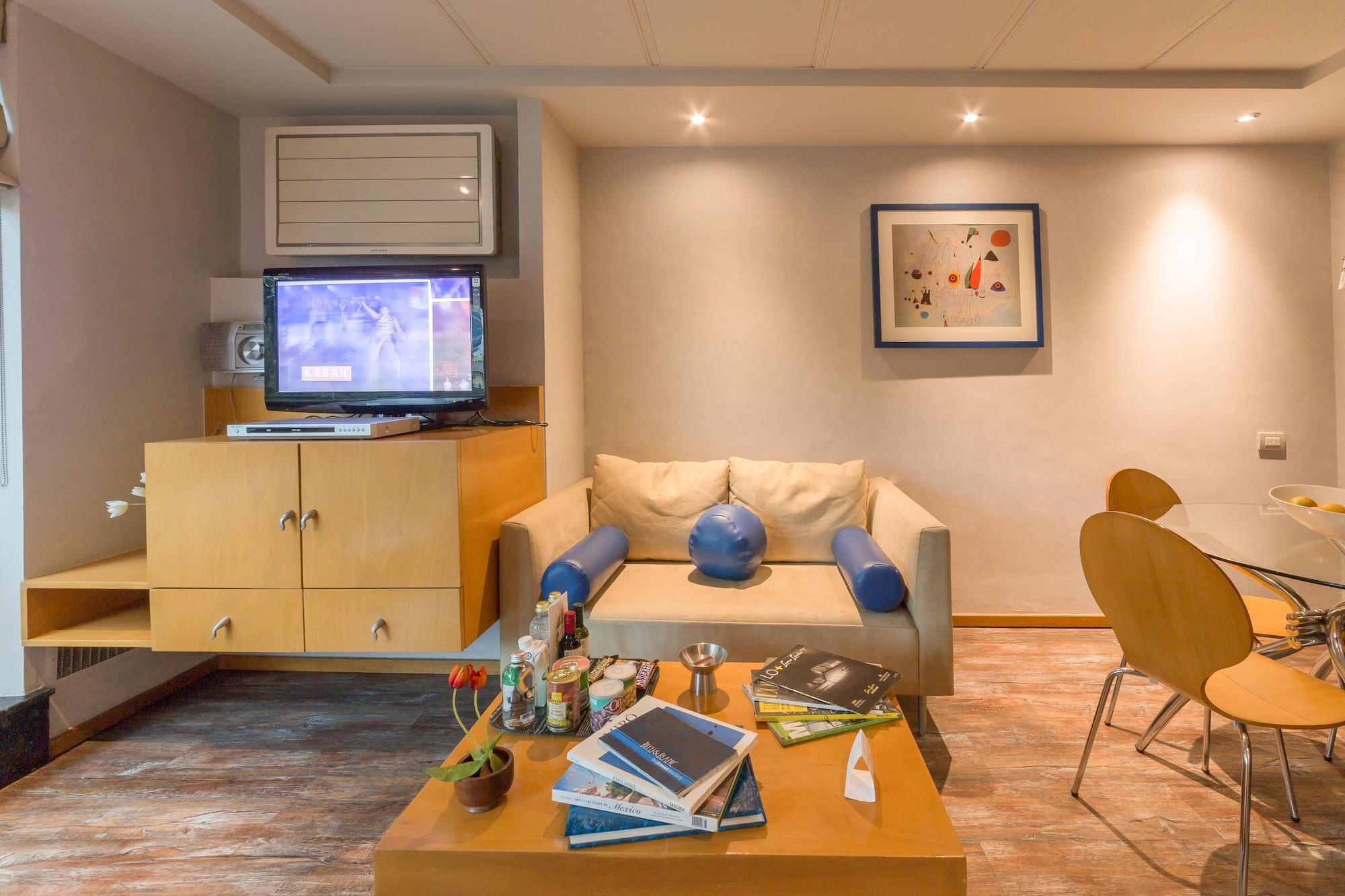 Suites Contempo Città del Messico Esterno foto A living room in a hotel suite