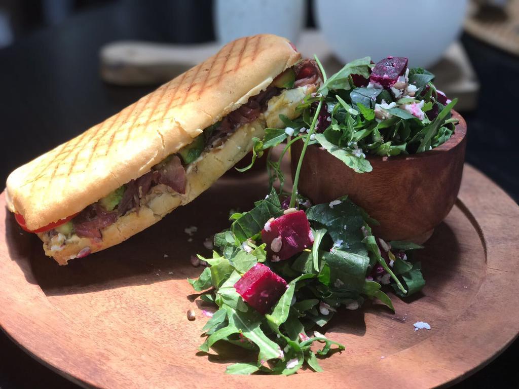 Suites Contempo Città del Messico Esterno foto A vegan sandwich with a salad