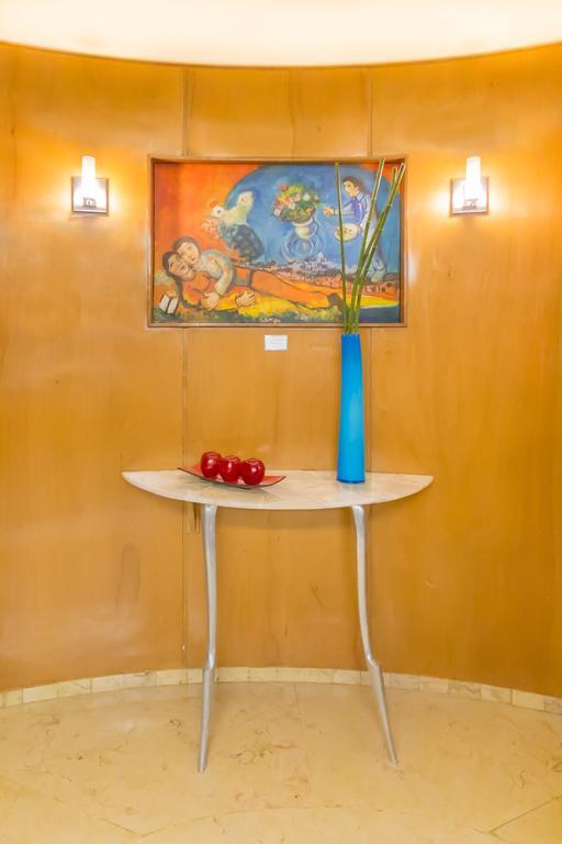 Suites Contempo Città del Messico Esterno foto A console table