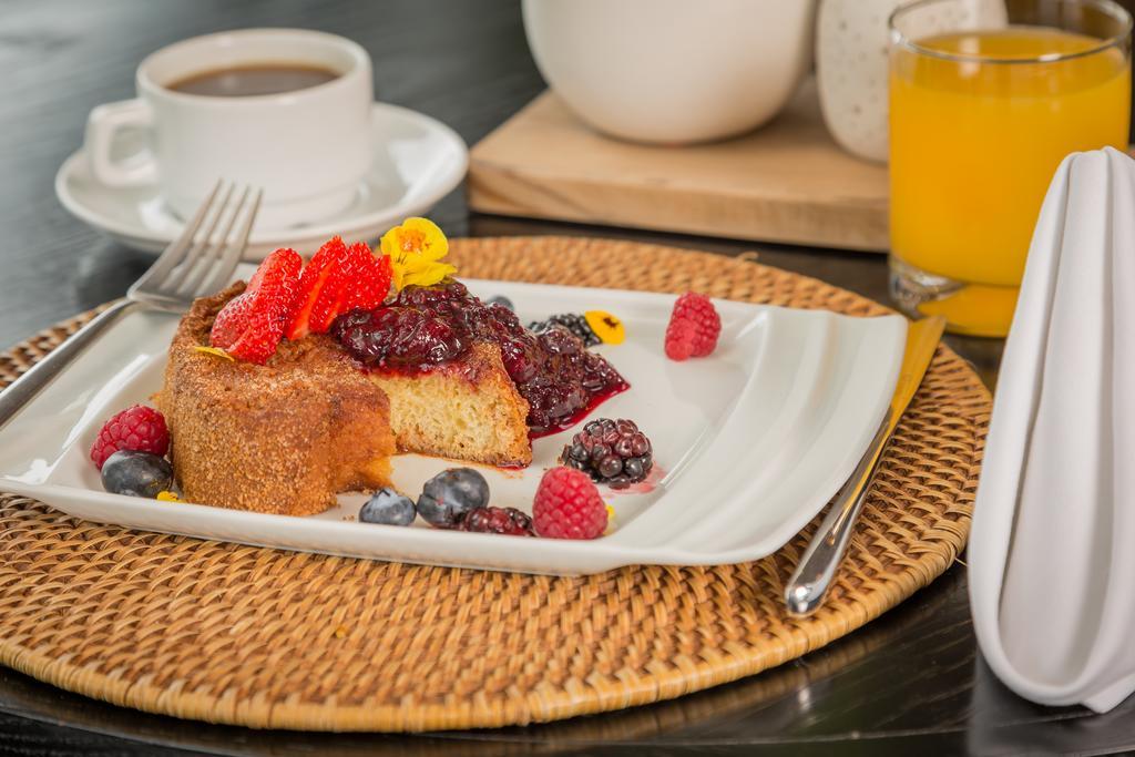Suites Contempo Città del Messico Esterno foto A breakfast of fruit and orange juice