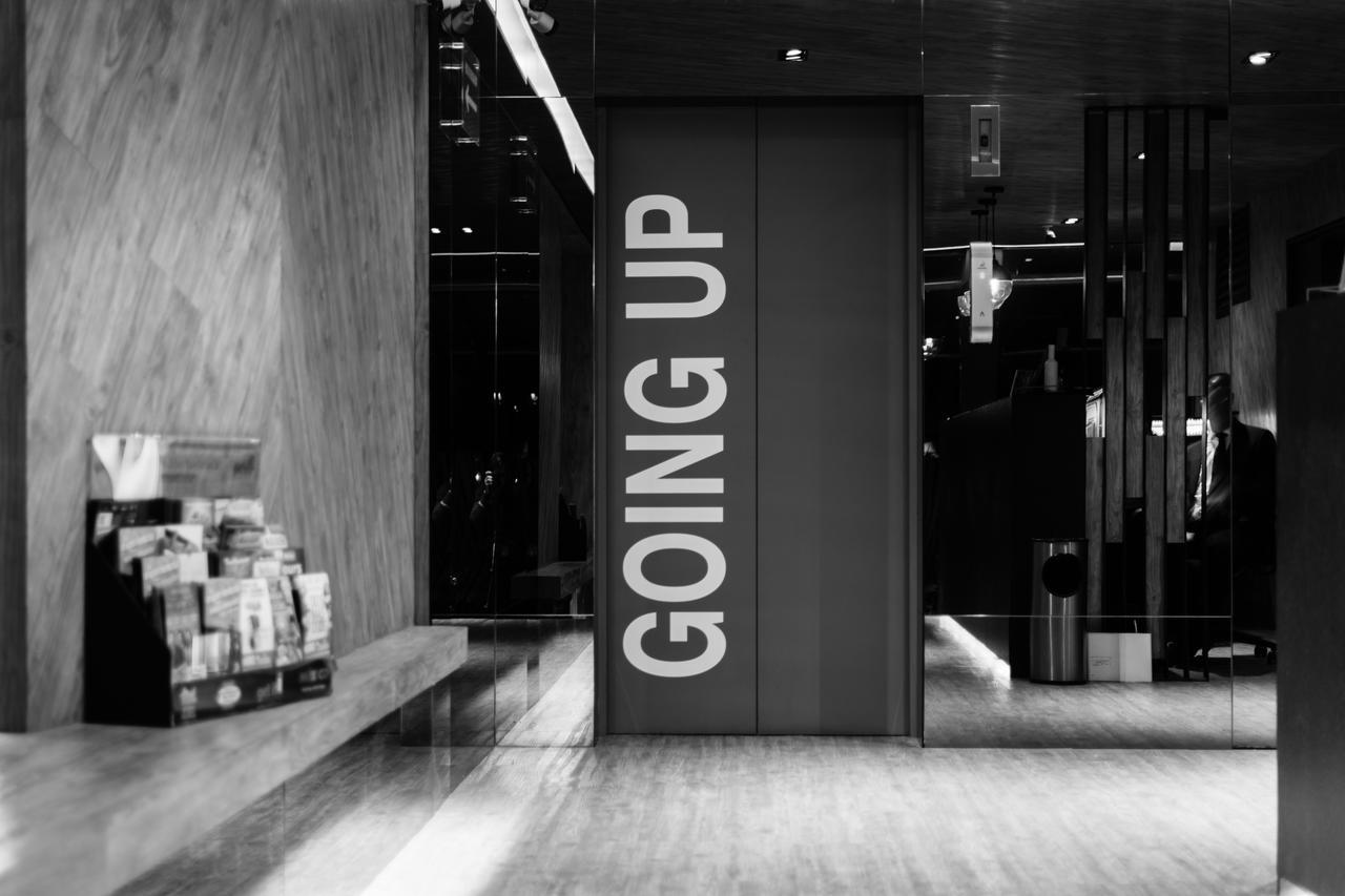 Suites Contempo Città del Messico Esterno foto The elevator at the entrance of the building