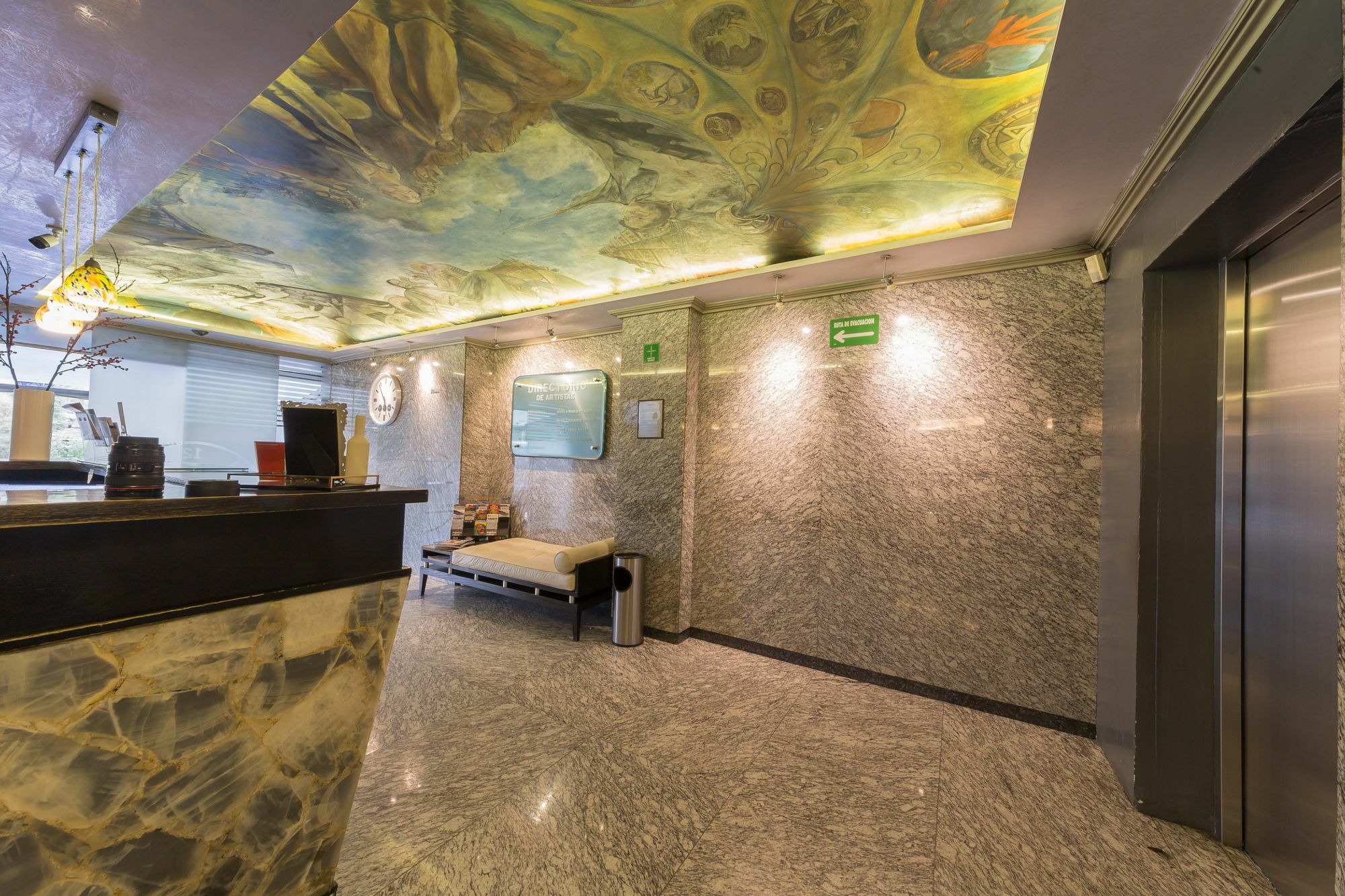 Suites Contempo Città del Messico Esterno foto Lobby
